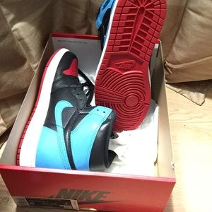 AIR JORDAN RETRO 1 UNC x CHICAGO